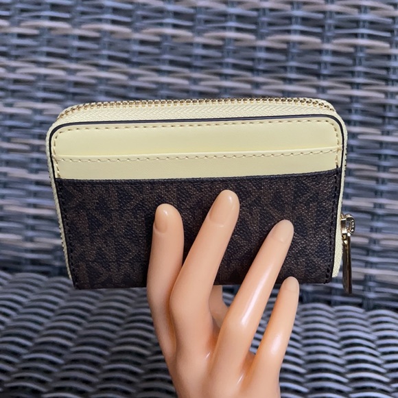 Michael Kors Medium Zip Around Card Case - Picture 9 of 16